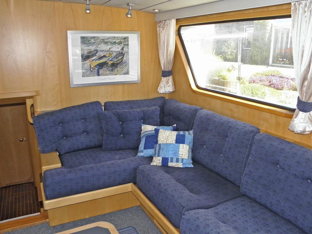 Saloon, Accommodation